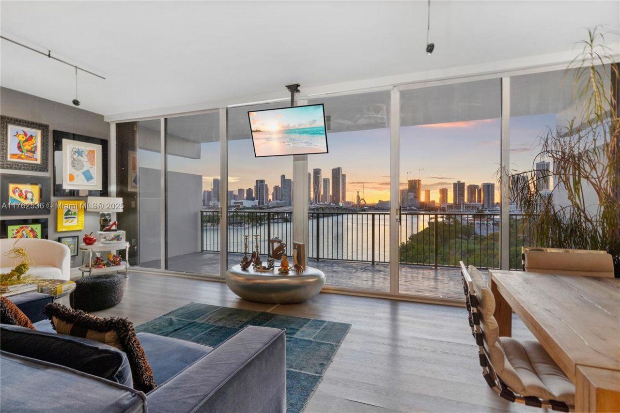 1000 Venetian Way, Unit 810, Miami, FL 33139 Photo