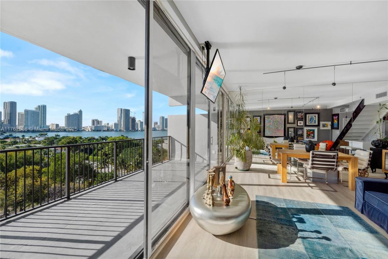 1000 Venetian Way, Unit 810, Miami, FL 33139 Photo