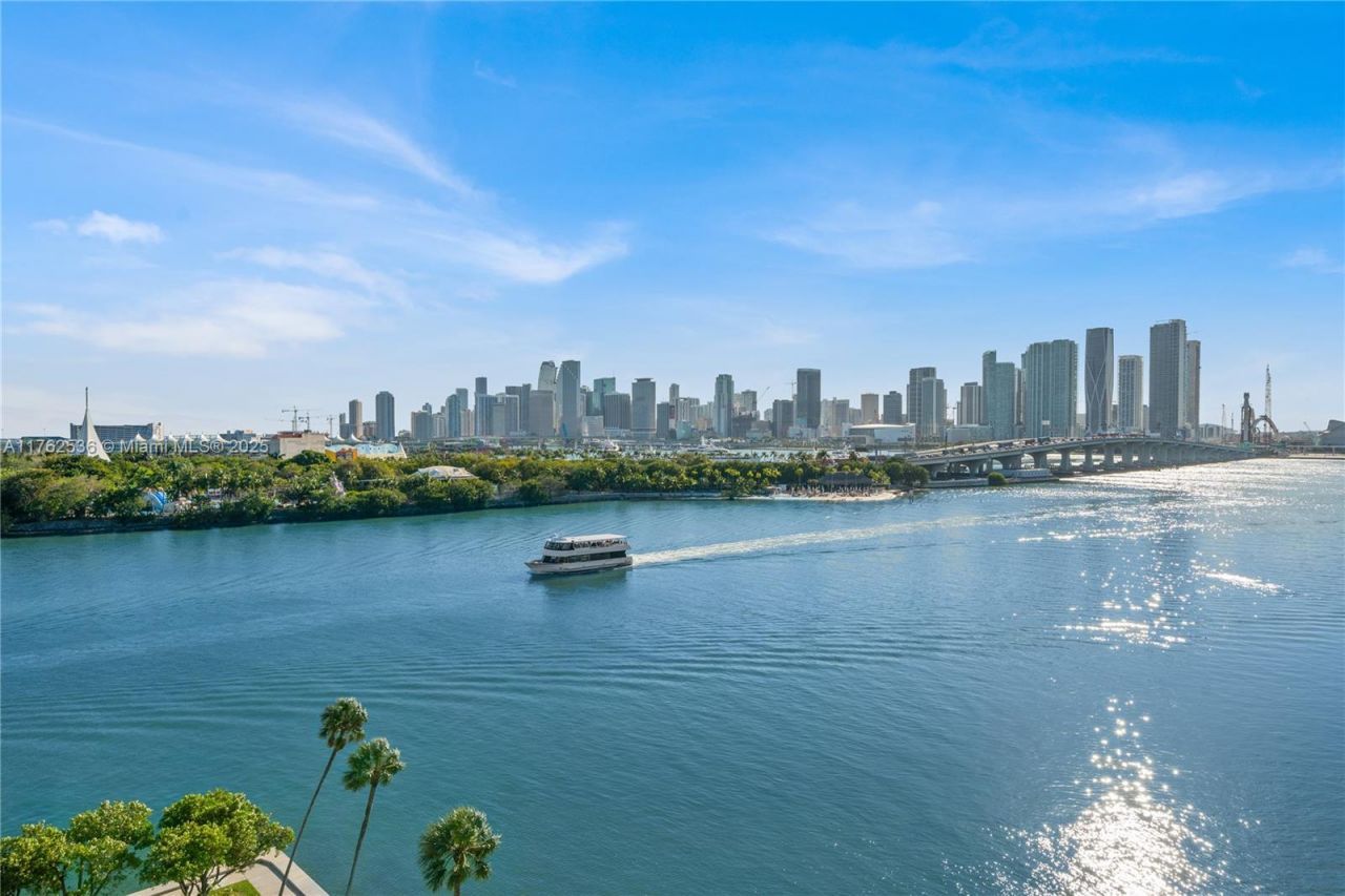 1000 Venetian Way, Unit 810, Miami, FL 33139 Photo