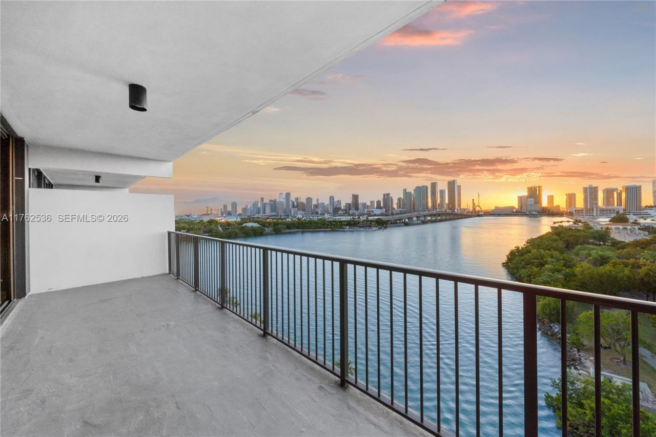 1000 Venetian Way, Unit 810, Miami, FL 33139 Photo