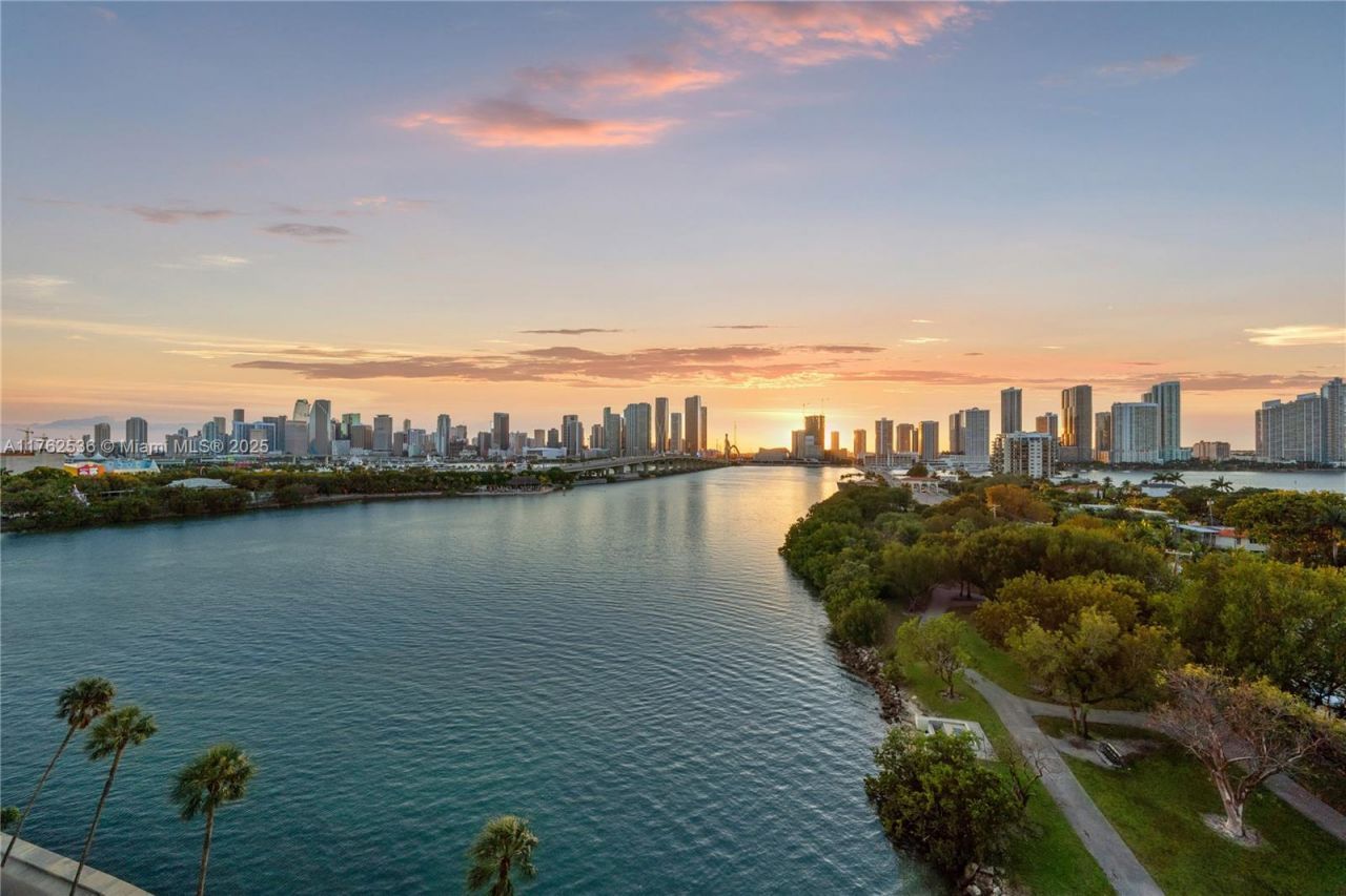 1000 Venetian Way, Unit 810, Miami, FL 33139 Photo