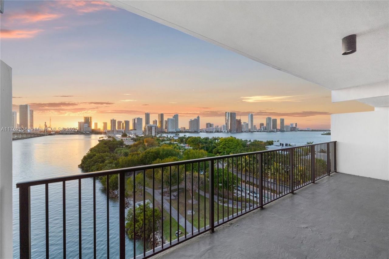 1000 Venetian Way, Unit 810, Miami, FL 33139 Photo