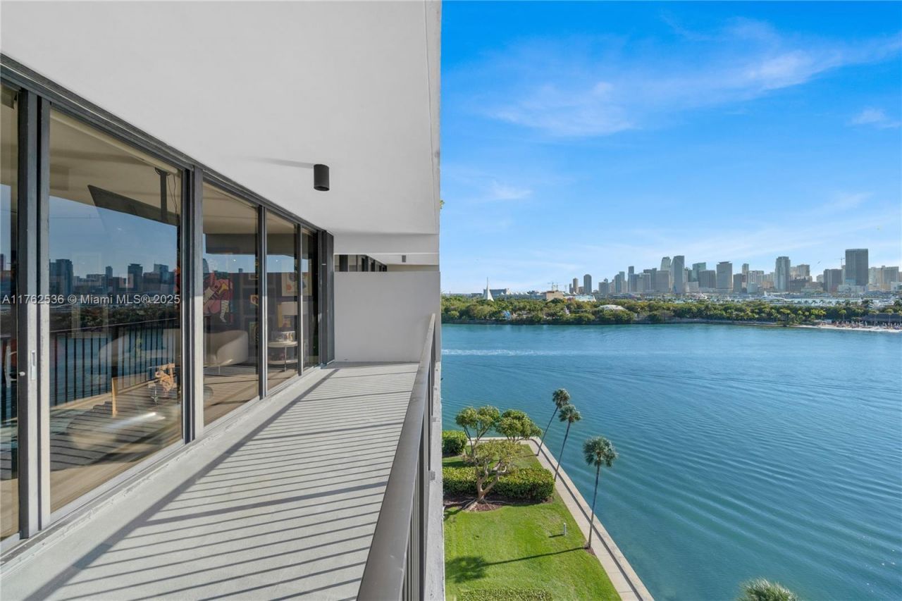 1000 Venetian Way, Unit 810, Miami, FL 33139 Photo