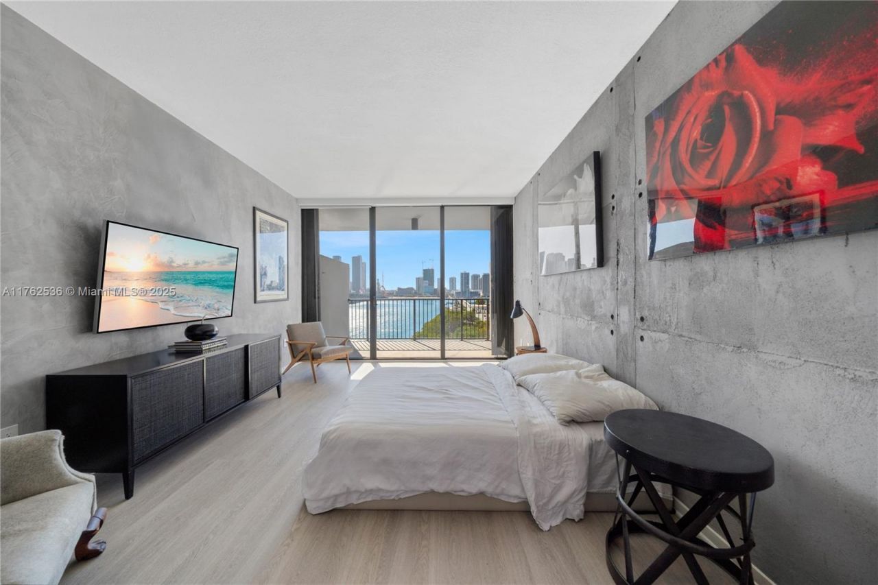 1000 Venetian Way, Unit 810, Miami, FL 33139 Photo