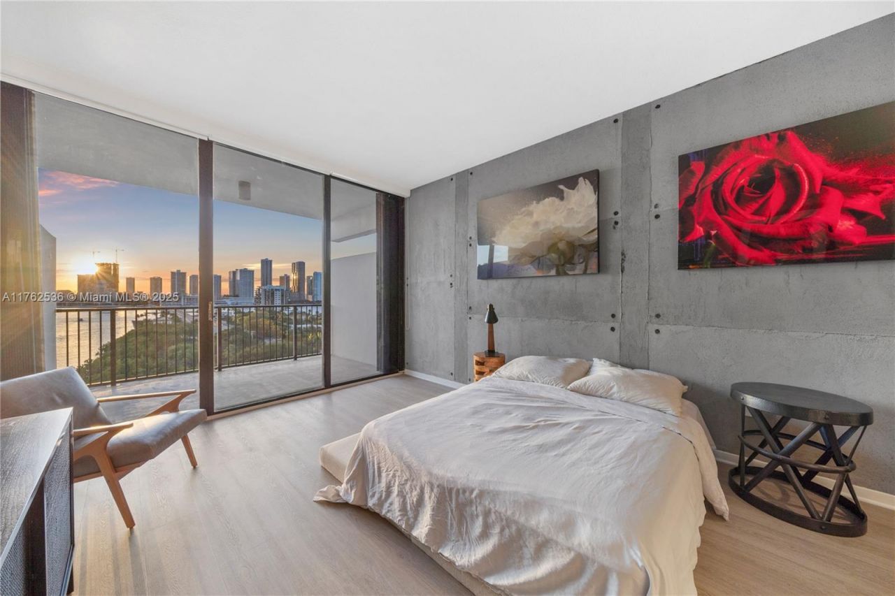 1000 Venetian Way, Unit 810, Miami, FL 33139 Photo