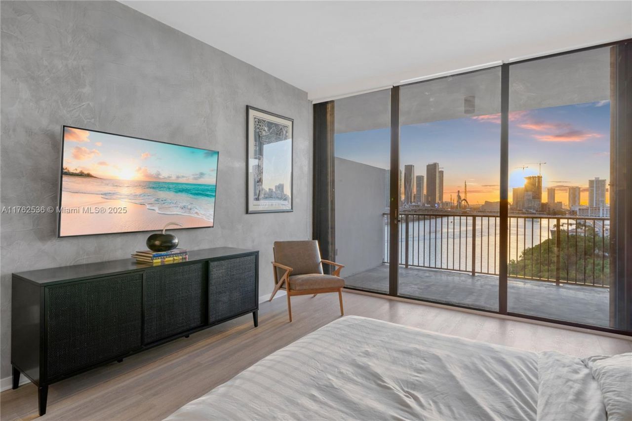 1000 Venetian Way, Unit 810, Miami, FL 33139 Photo