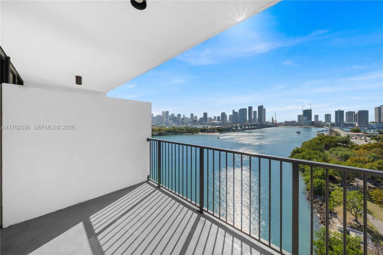 1000 Venetian Way, Unit 810, Miami, FL 33139 Photo