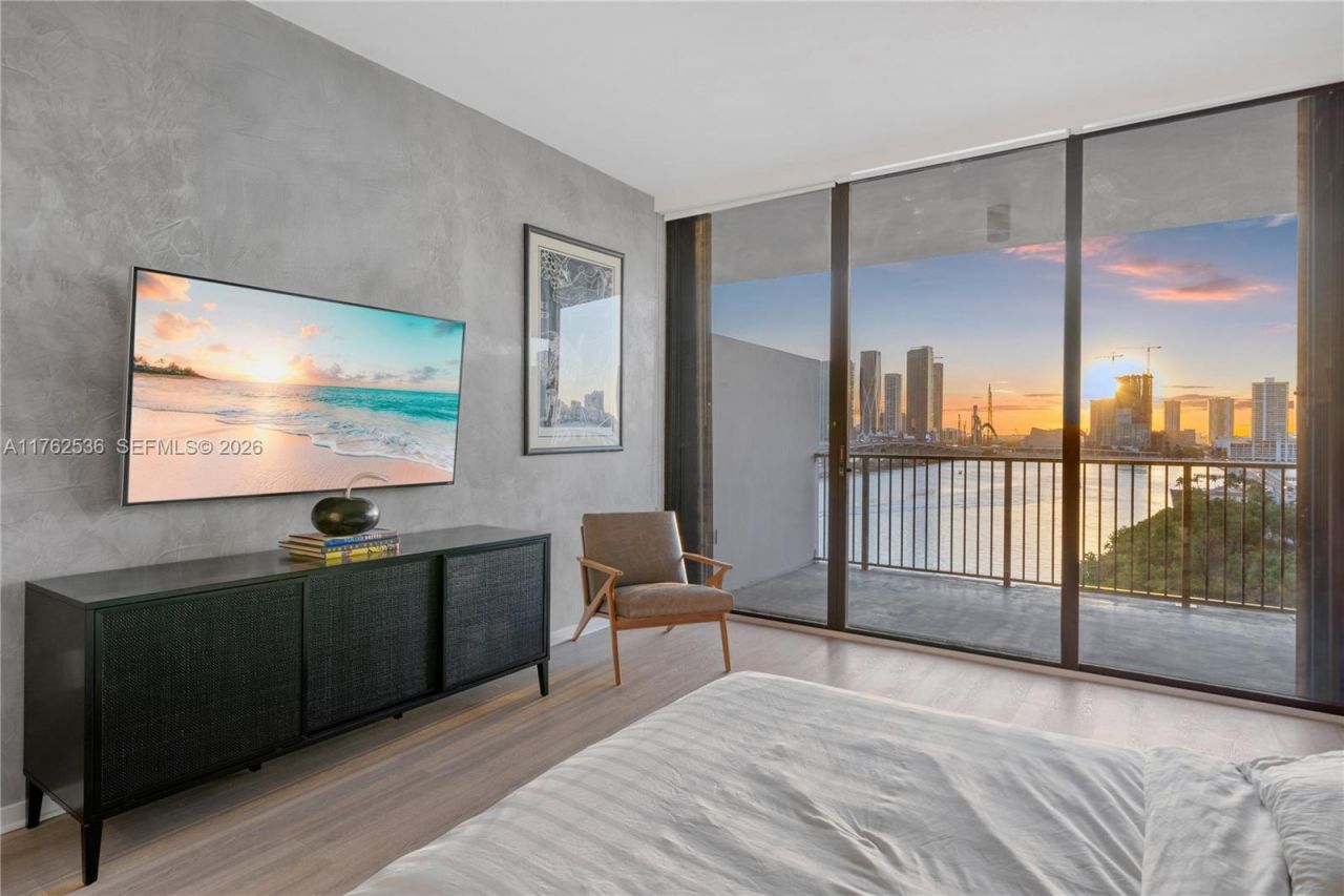 1000 Venetian Way, Unit 810, Miami, FL 33139 Photo