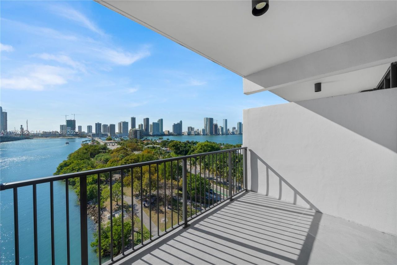 1000 Venetian Way, Unit 810, Miami, FL 33139 Photo
