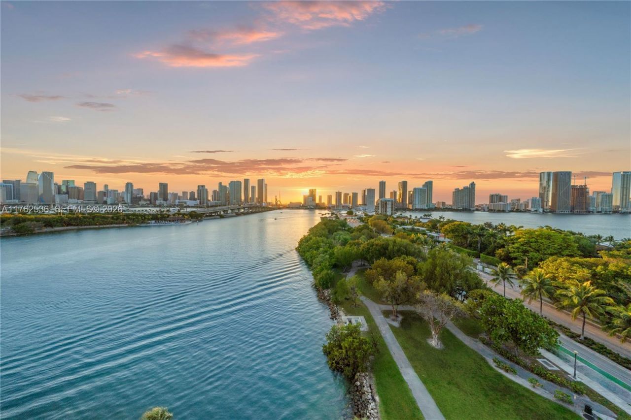 1000 Venetian Way, Unit 810, Miami, FL 33139 Photo