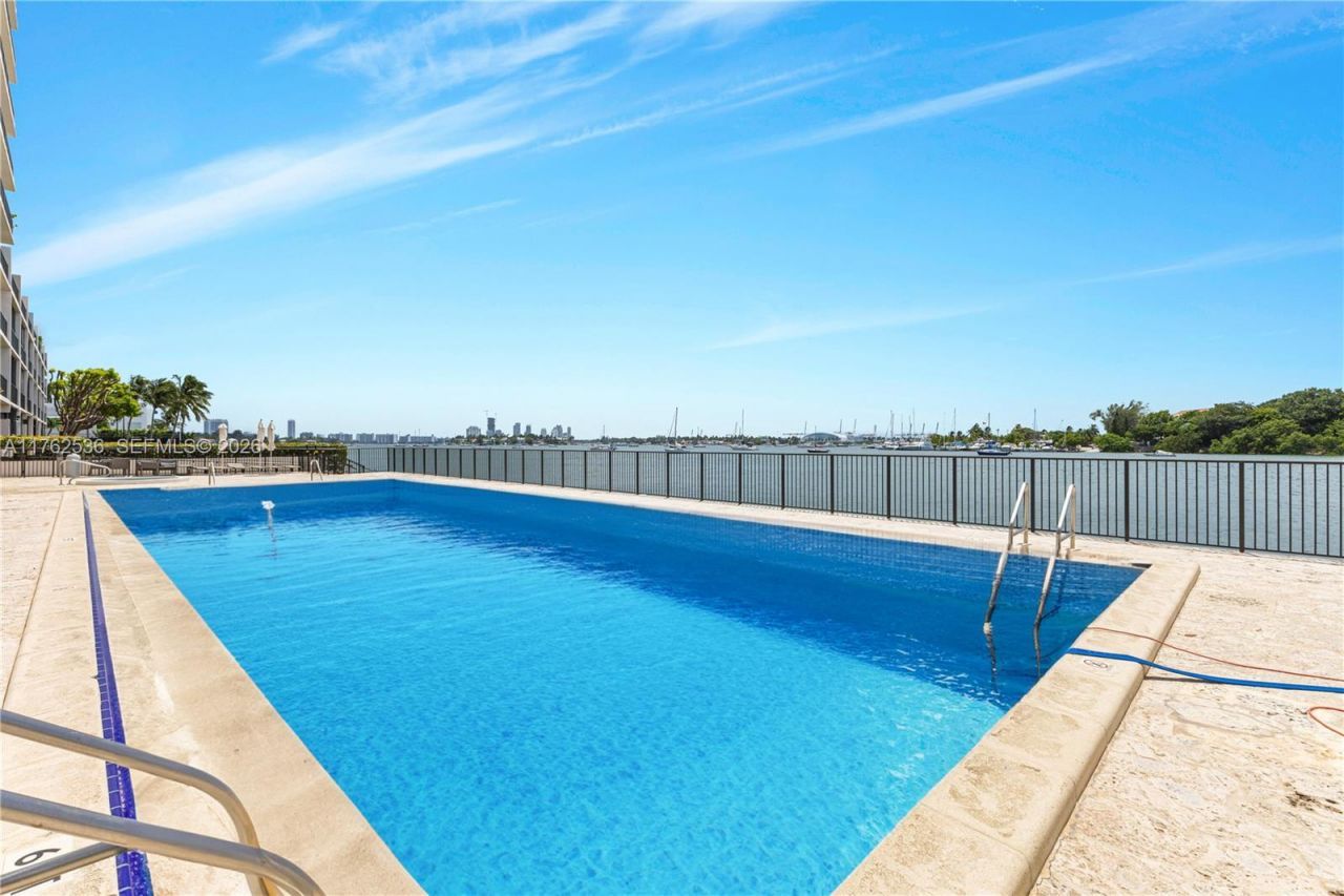 1000 Venetian Way, Unit 810, Miami, FL 33139 Photo