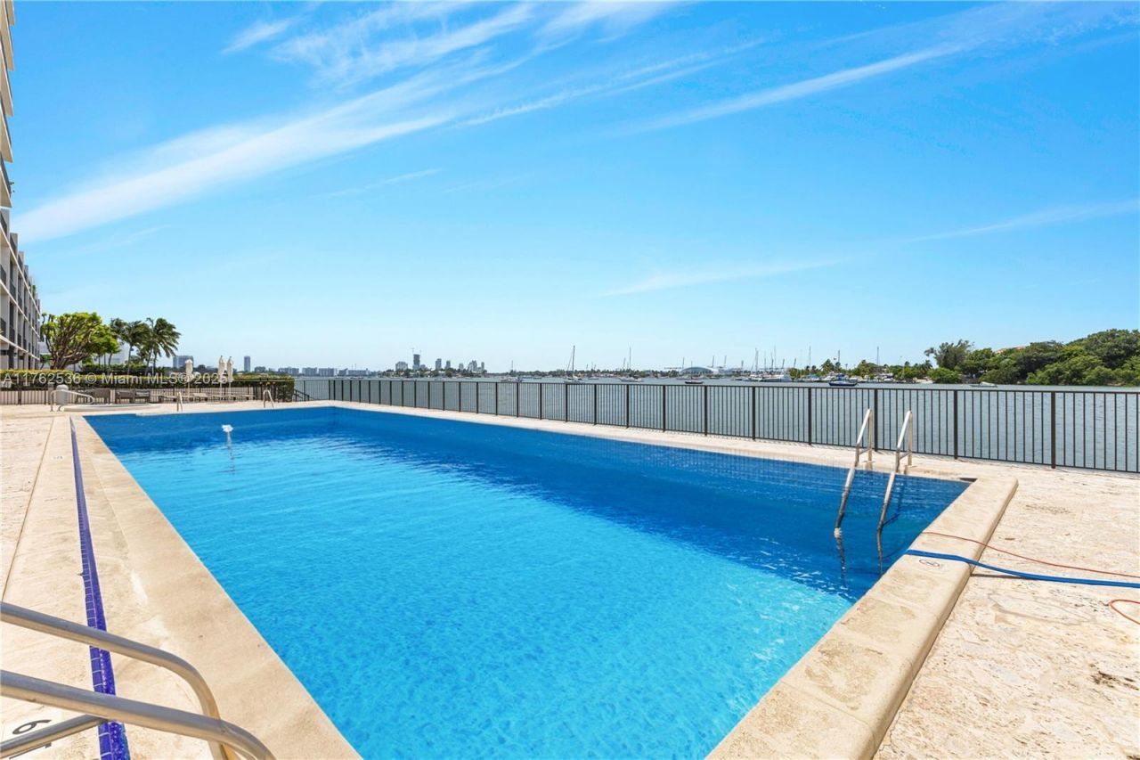 1000 Venetian Way, Unit 810, Miami, FL 33139 Photo