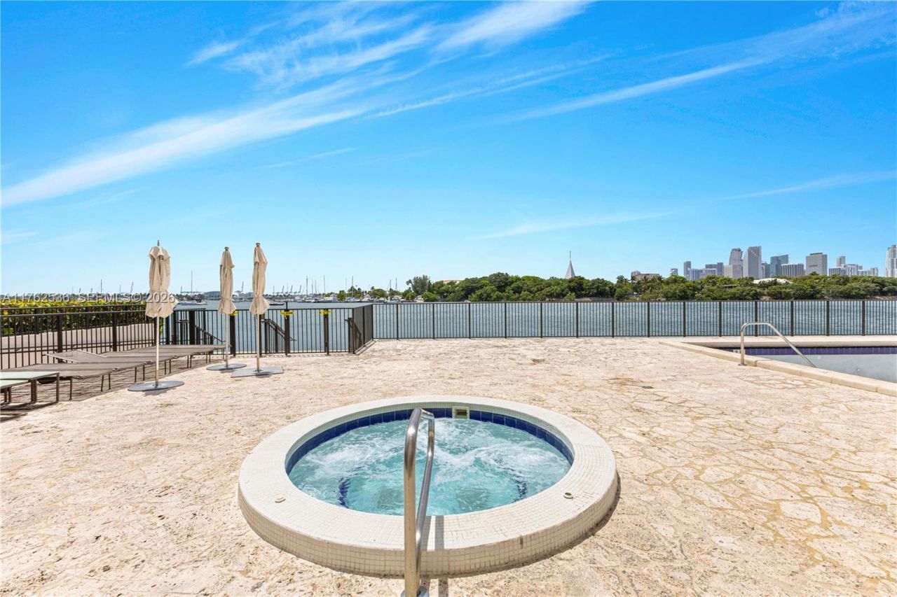 1000 Venetian Way, Unit 810, Miami, FL 33139 Photo