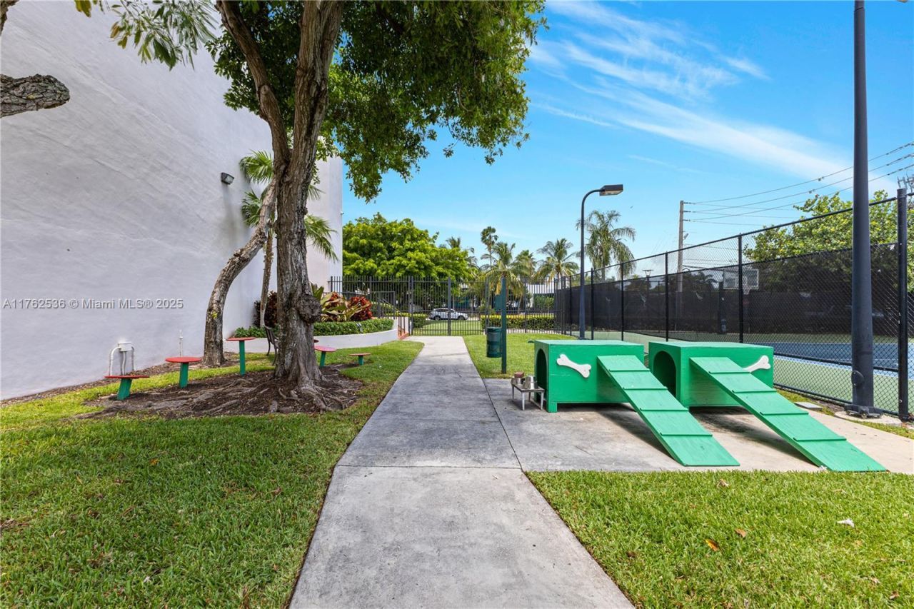 1000 Venetian Way, Unit 810, Miami, FL 33139 Photo