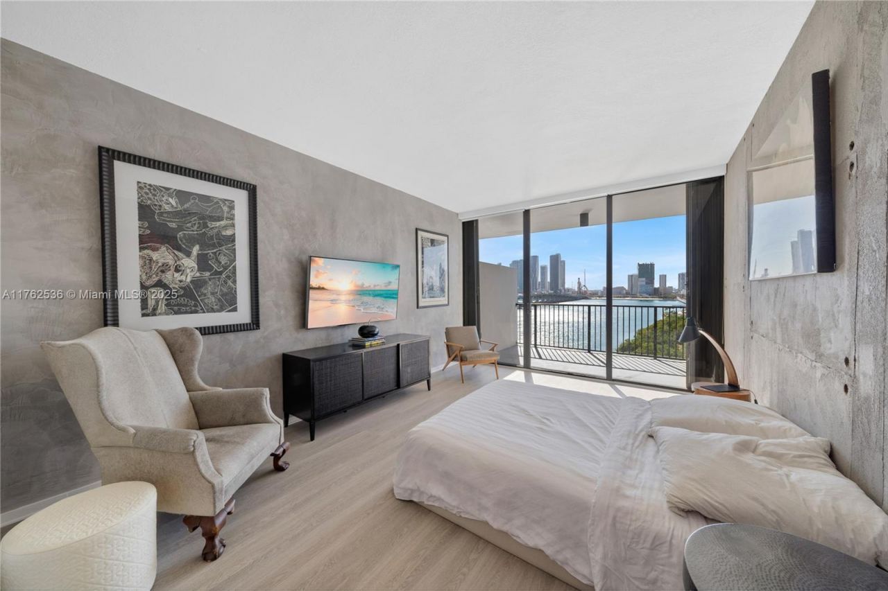 1000 Venetian Way, Unit 810, Miami, FL 33139 Photo