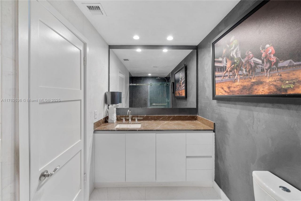 1000 Venetian Way, Unit 810, Miami, FL 33139 Photo