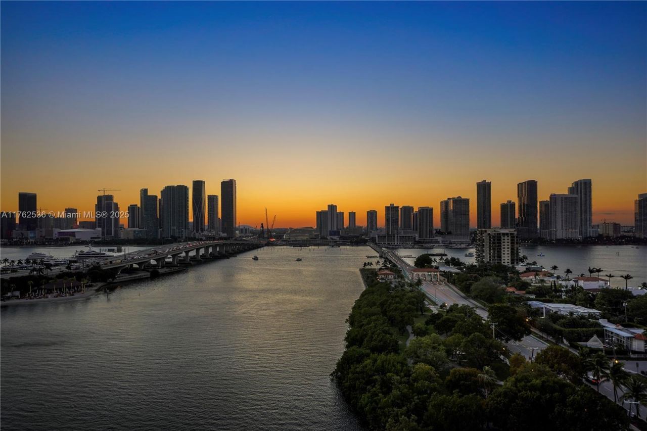 1000 Venetian Way, Unit 810, Miami, FL 33139 Photo