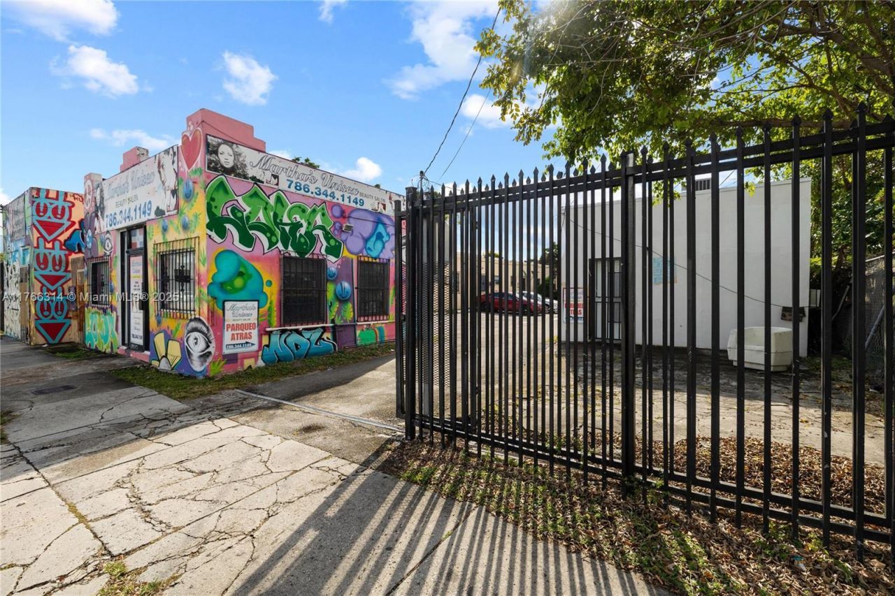 660,662,664 NW 29th St, Miami, FL 33127 Photo