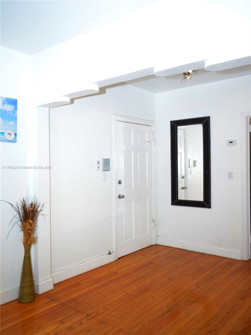 1021 Euclid Ave, Unit 8, Miami Beach, FL 33139 Photo