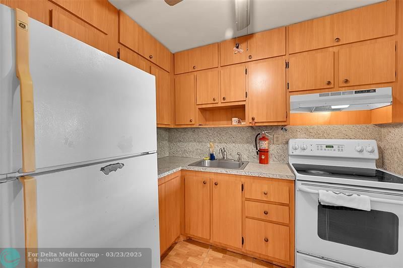 9101 Sunrise Lakes Boulevard, Unit 206, Sunrise, FL 33322 Photo