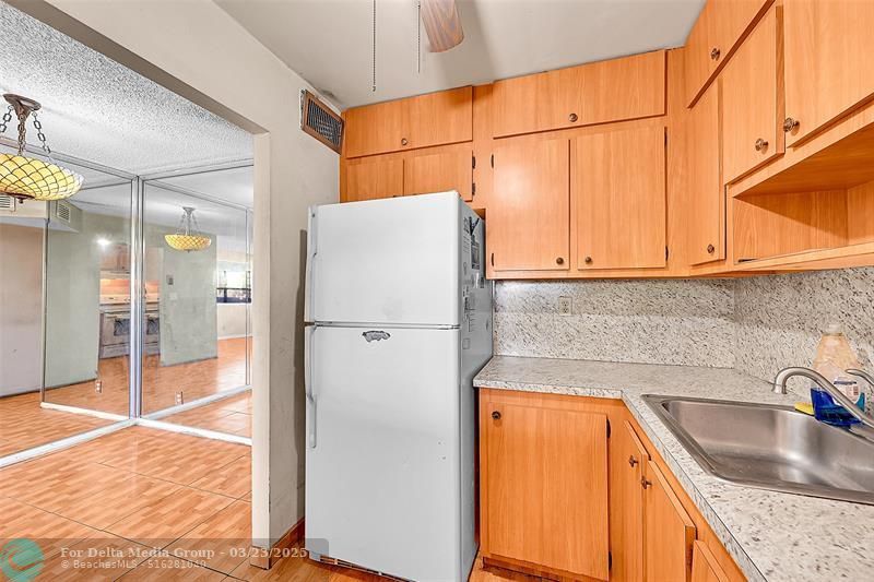 9101 Sunrise Lakes Boulevard, Unit 206, Sunrise, FL 33322 Photo