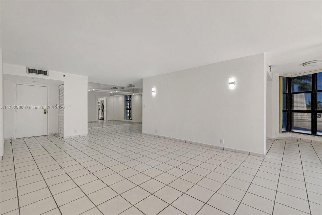 4000 Towerside Ter, Unit 302, Miami, FL 33138 Photo