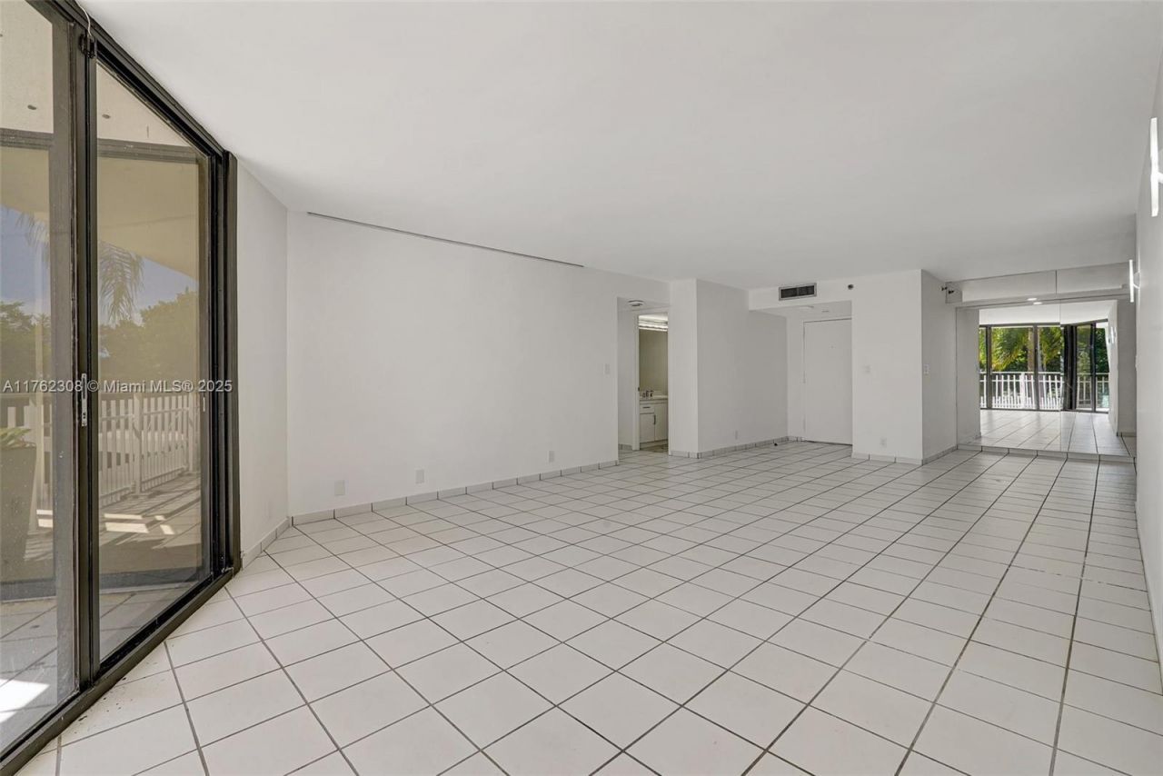 4000 Towerside Ter, Unit 302, Miami, FL 33138 Photo