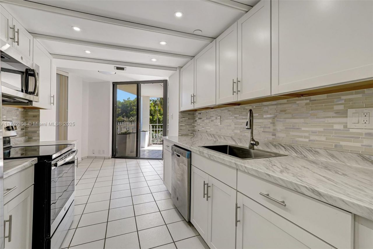 4000 Towerside Ter, Unit 302, Miami, FL 33138 Photo