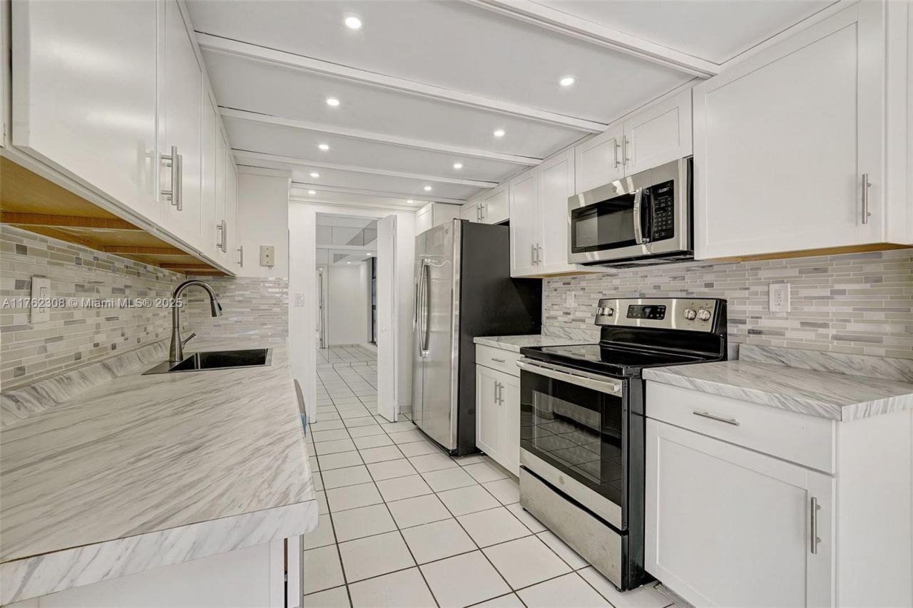 4000 Towerside Ter, Unit 302, Miami, FL 33138 Photo