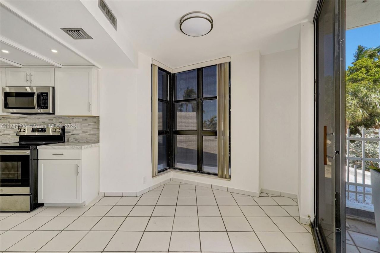 4000 Towerside Ter, Unit 302, Miami, FL 33138 Photo