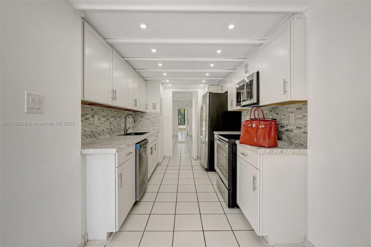 4000 Towerside Ter, Unit 302, Miami, FL 33138 Photo