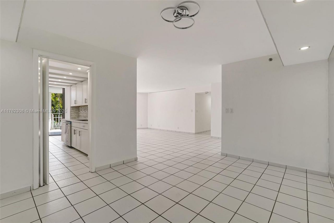 4000 Towerside Ter, Unit 302, Miami, FL 33138 Photo