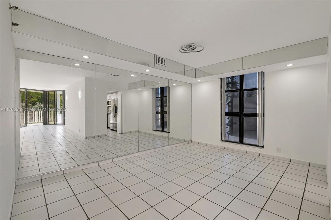 4000 Towerside Ter, Unit 302, Miami, FL 33138 Photo