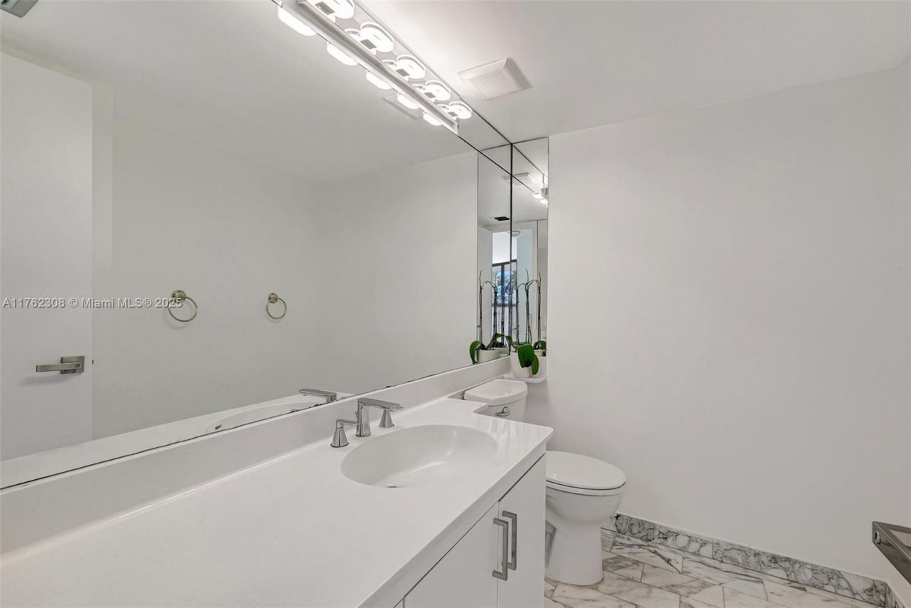 4000 Towerside Ter, Unit 302, Miami, FL 33138 Photo