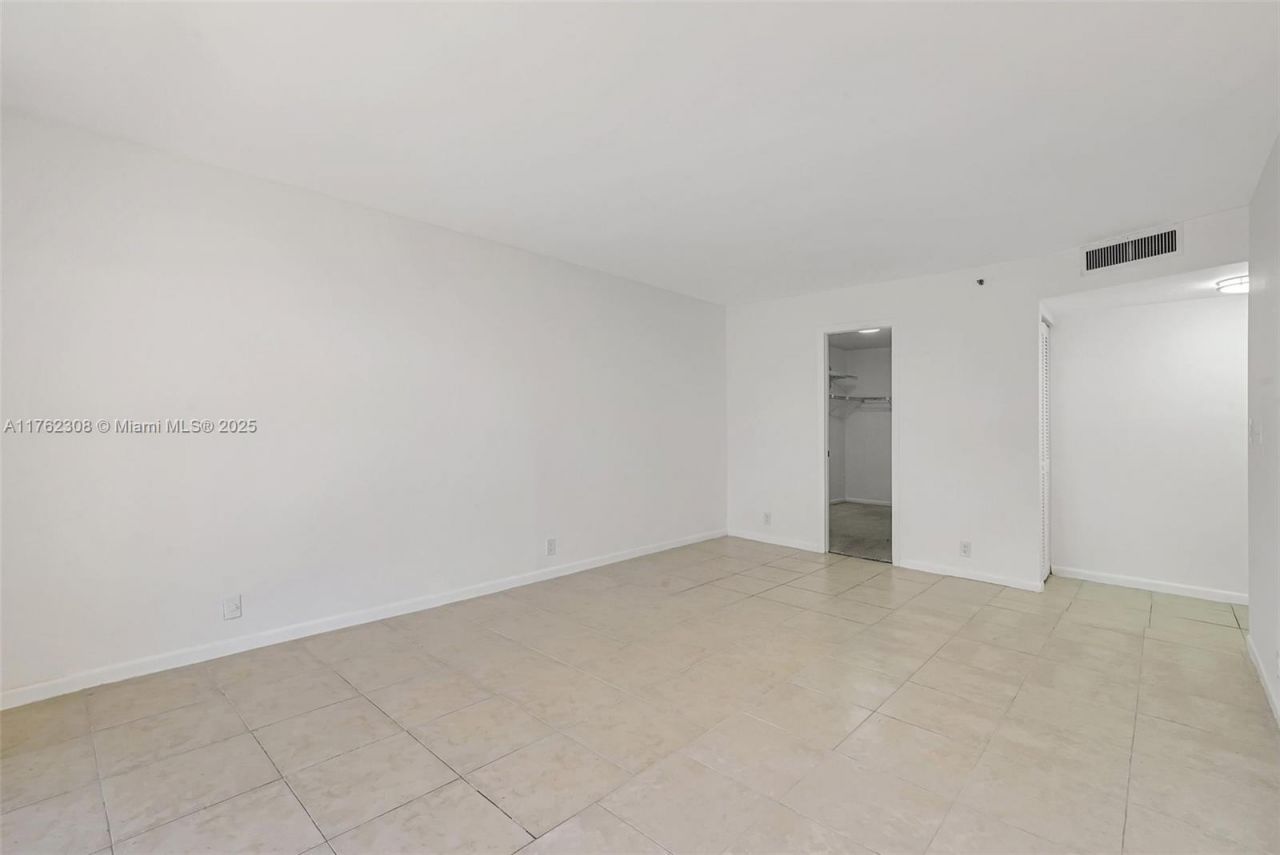 4000 Towerside Ter, Unit 302, Miami, FL 33138 Photo
