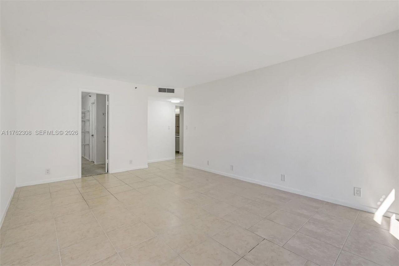 4000 Towerside Ter, Unit 302, Miami, FL 33138 Photo