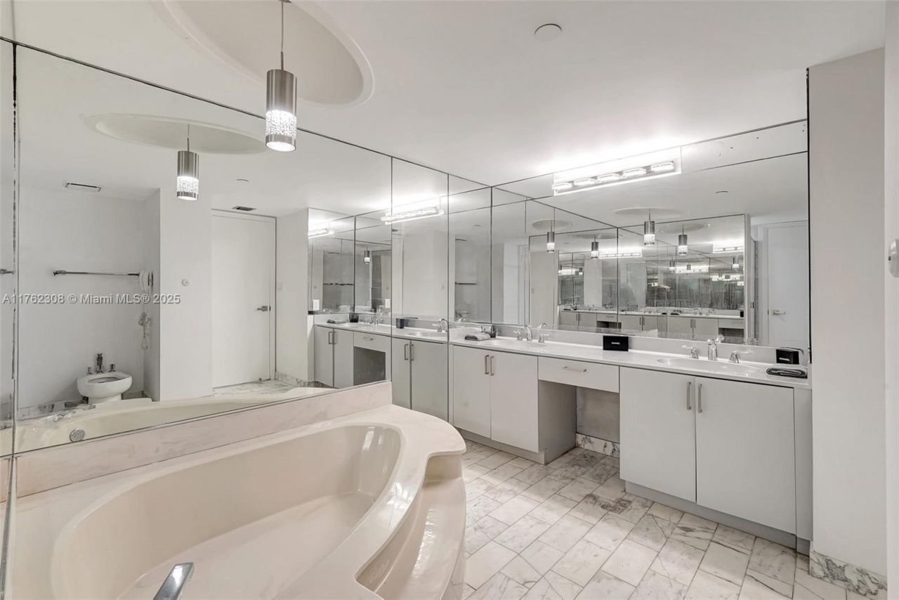 4000 Towerside Ter, Unit 302, Miami, FL 33138 Photo