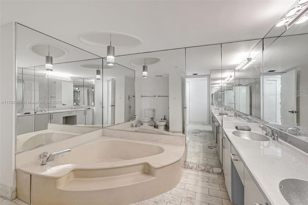 4000 Towerside Ter, Unit 302, Miami, FL 33138 Photo