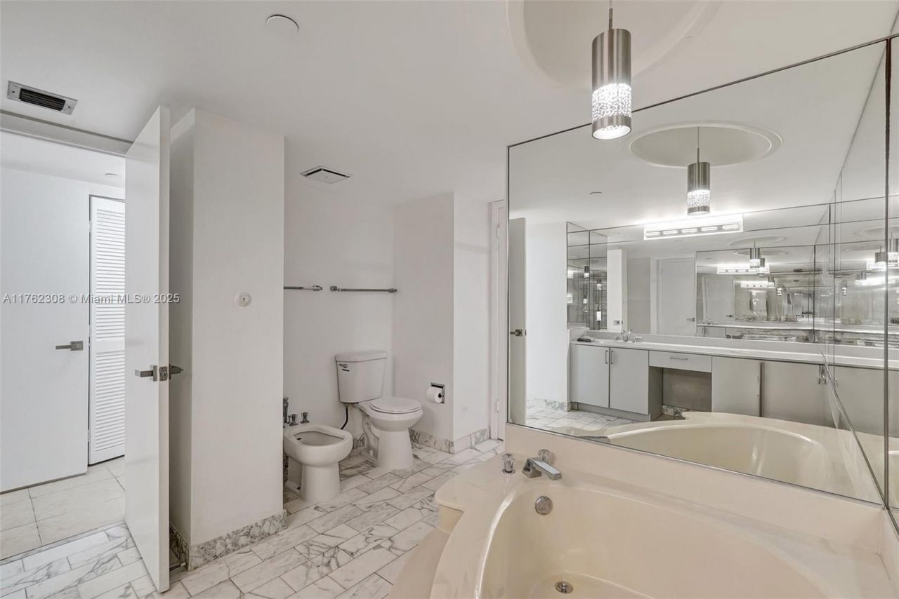 4000 Towerside Ter, Unit 302, Miami, FL 33138 Photo