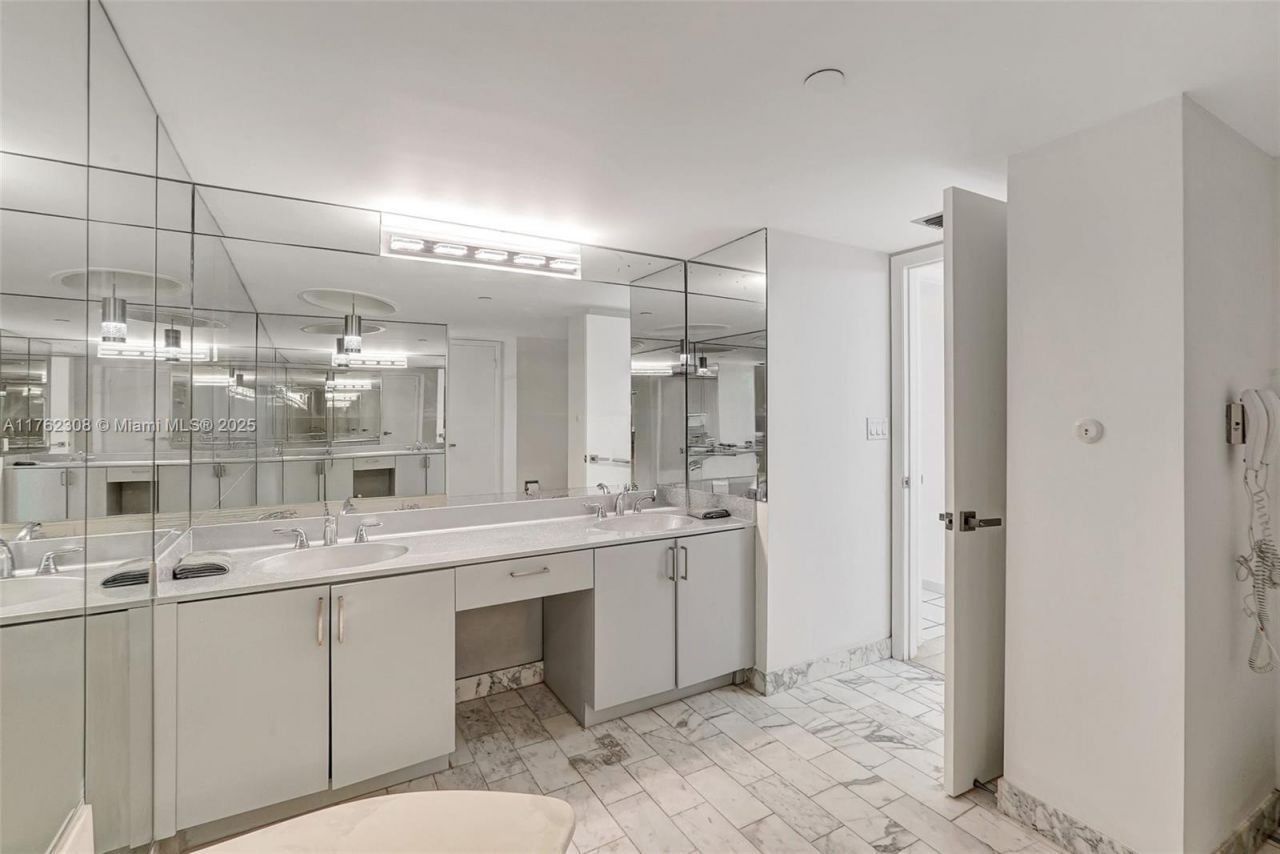 4000 Towerside Ter, Unit 302, Miami, FL 33138 Photo