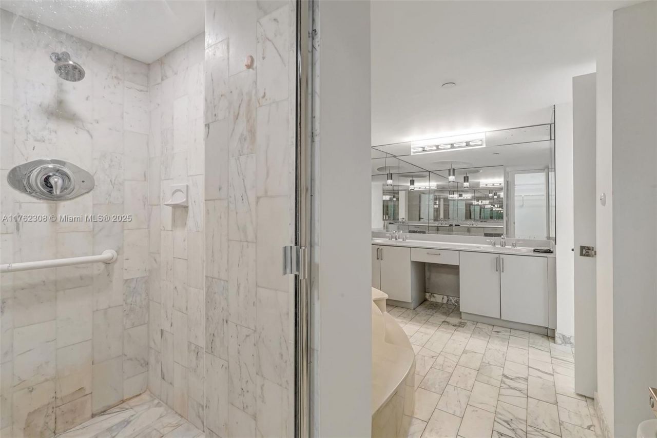 4000 Towerside Ter, Unit 302, Miami, FL 33138 Photo