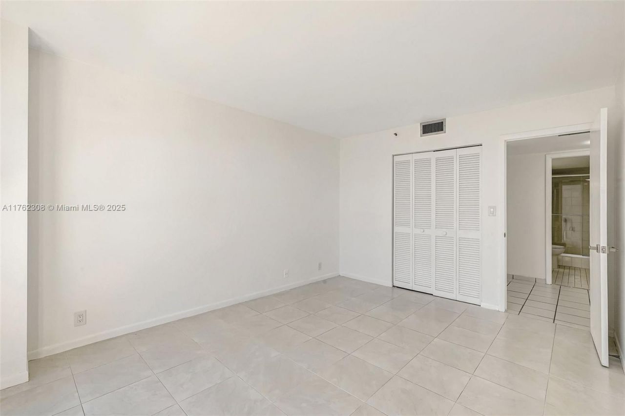 4000 Towerside Ter, Unit 302, Miami, FL 33138 Photo