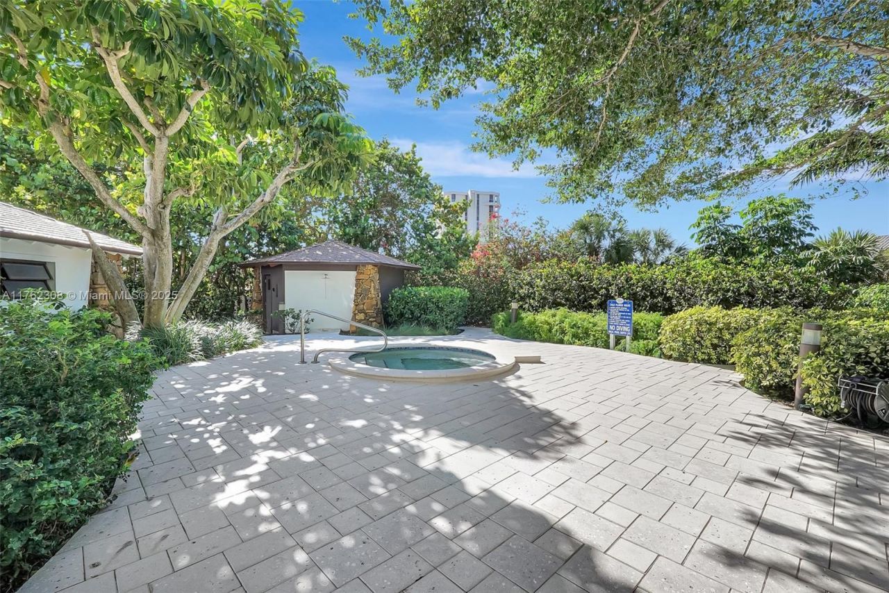 4000 Towerside Ter, Unit 302, Miami, FL 33138 Photo