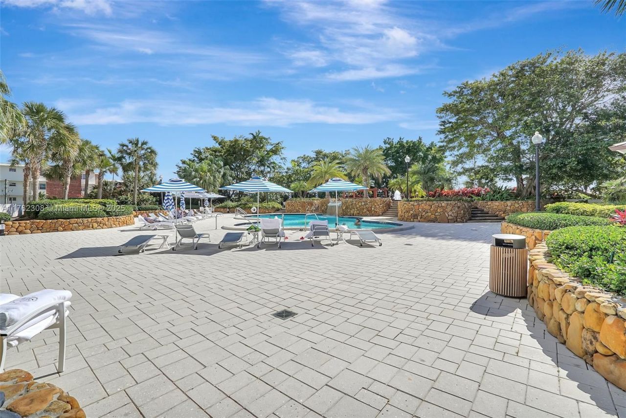 4000 Towerside Ter, Unit 302, Miami, FL 33138 Photo