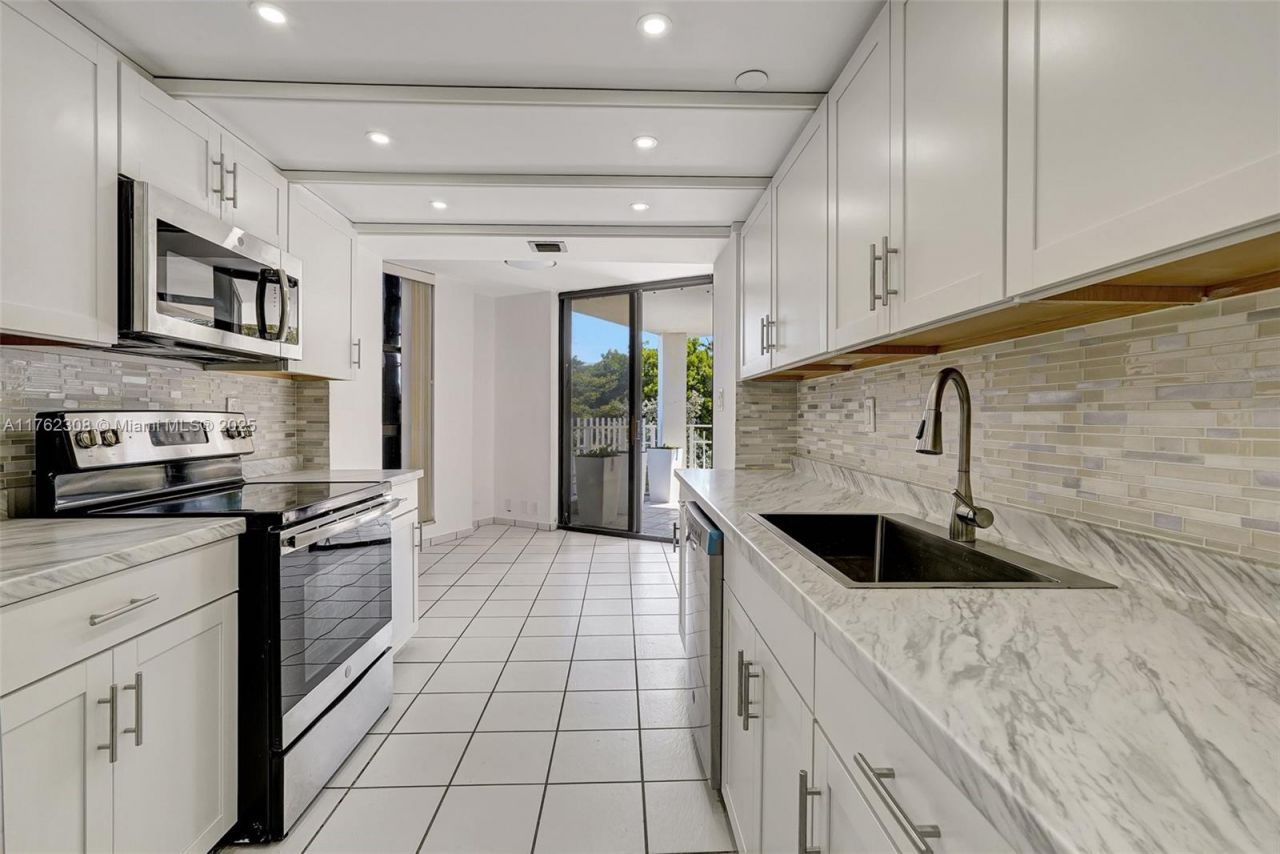 4000 Towerside Ter, Unit 302, Miami, FL 33138 Photo