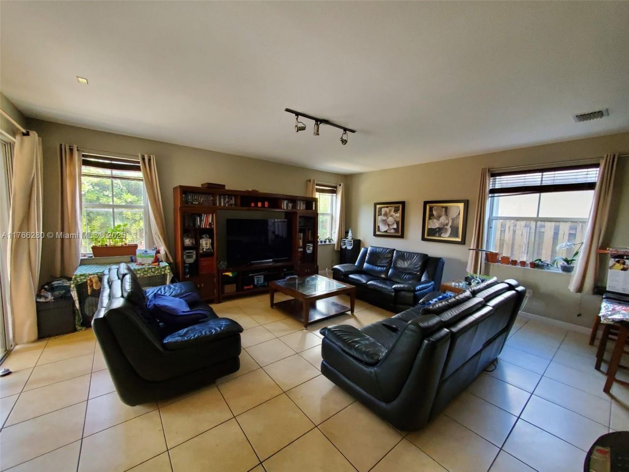 11009 NW 80th Ln, Doral, FL 33178 Photo