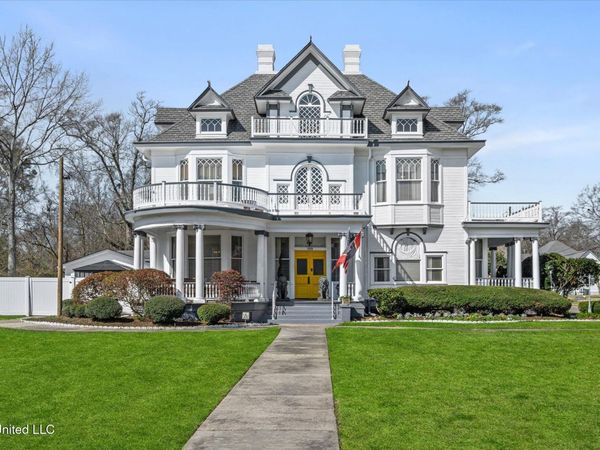 1028 Main Street, Hattiesburg, MS 39401