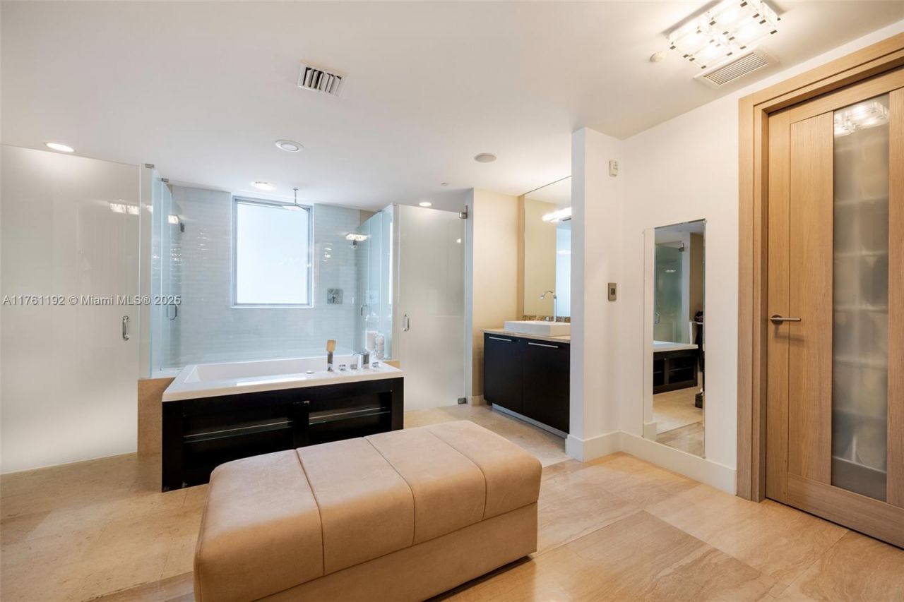 125 Ocean Dr, Unit U-0303, Miami Beach, FL 33139 Photo