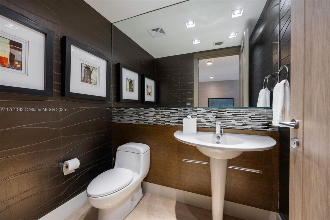 125 Ocean Dr, Unit U-0303, Miami Beach, FL 33139 Photo