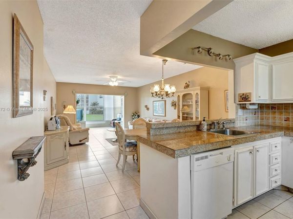 3500 NW 48th Ave, Unit 415, Lauderdale Lakes, FL 33319